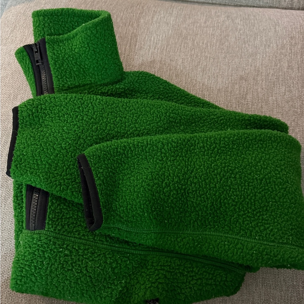 Aritzia Green Fleece - Picture 2 of 5